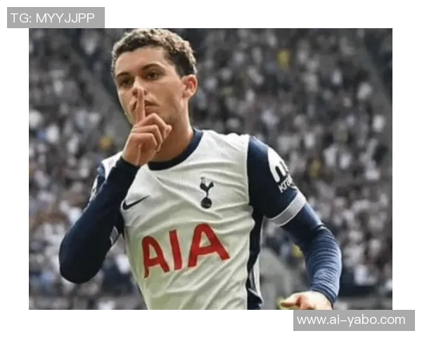 布伦南约翰逊热刺百场里程碑庆祝海报在社交媒体发布