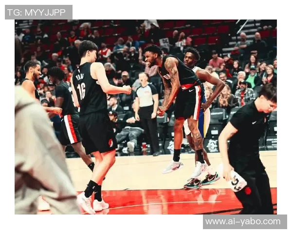 杨瀚森上半场未能登场开拓者暂时领先对手3分继续期待他的表现